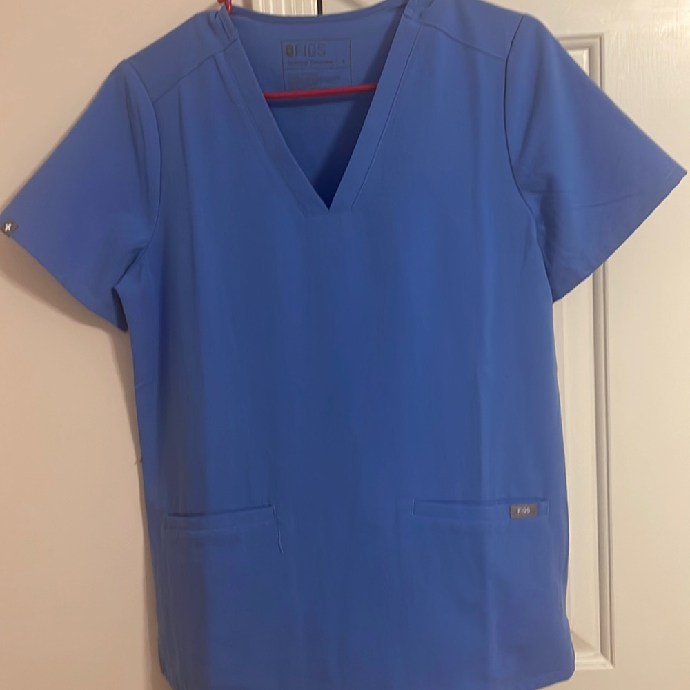 Figs scrub top
